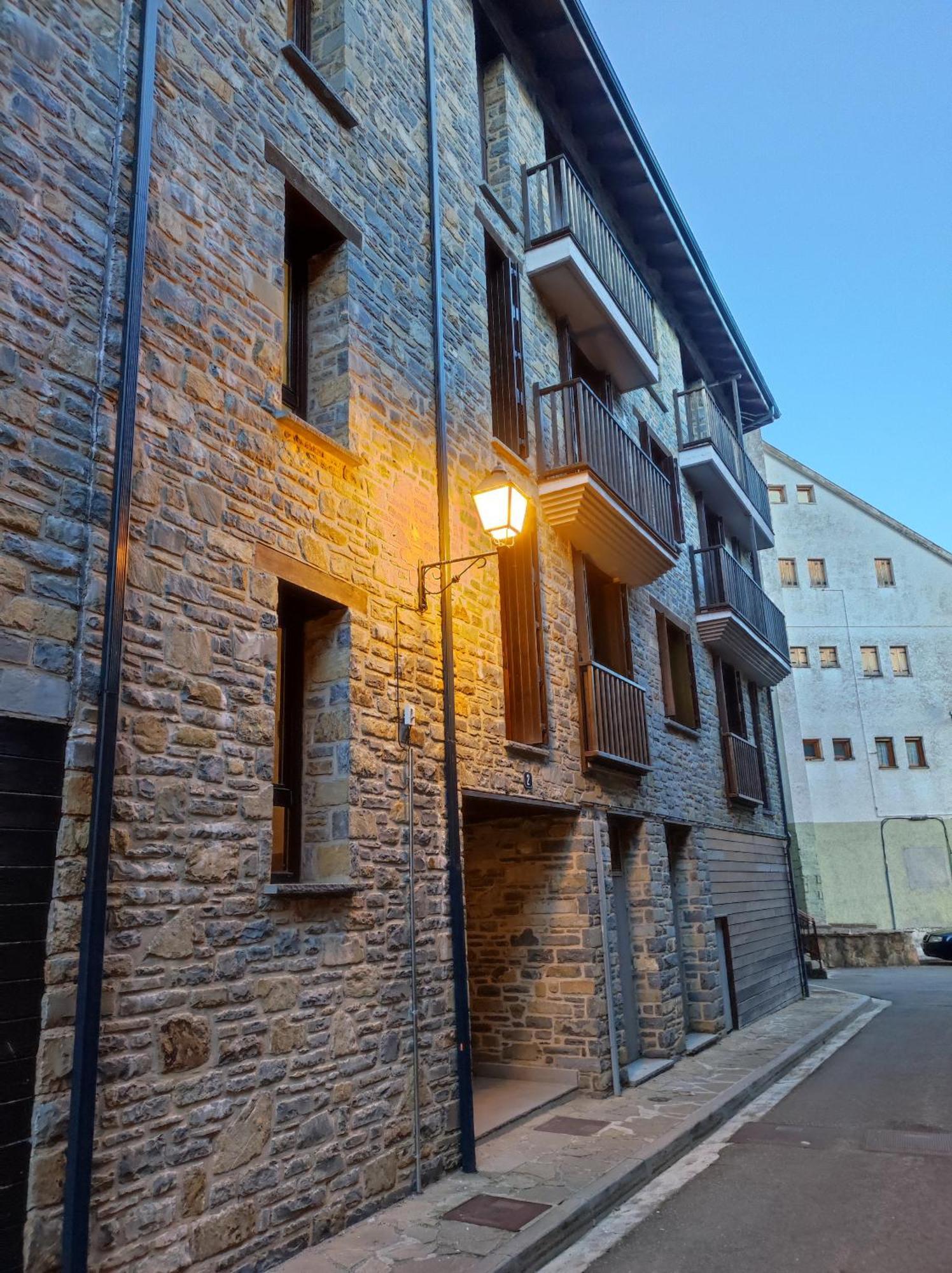 Apartamento Vico Escarrilla Bagian luar foto